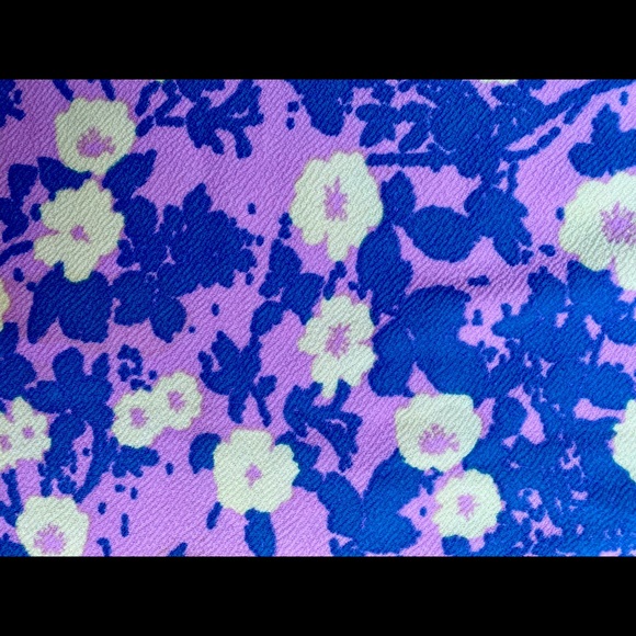 Lulroe stretchable skirt. Size M but can fit a large. - Picture 4 of 4